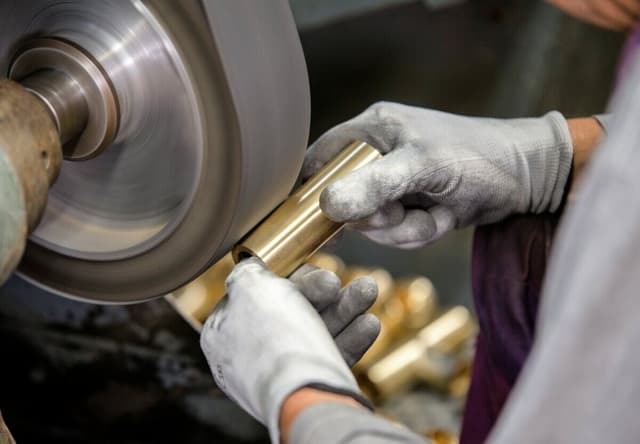 Fumo Lavorazione Metalli dal 1930 - Immagine 1