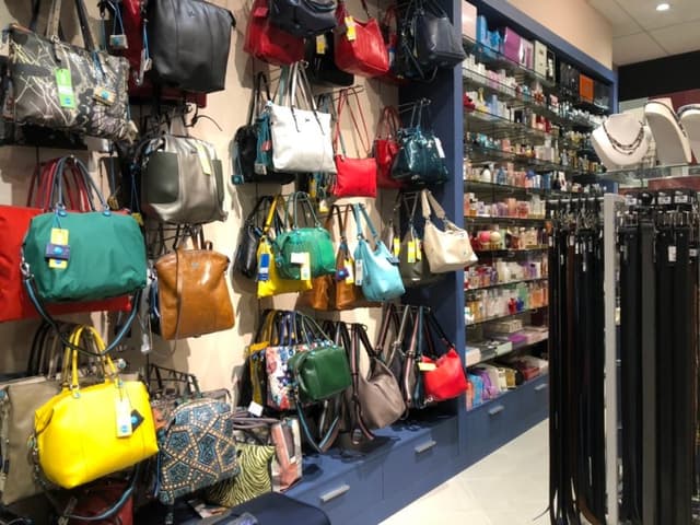 Glamour Profumeria Pelletteria - Immagine 2