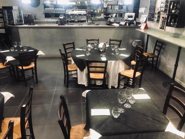 Industry Caffe' Bar Trattoria - Immagine 2