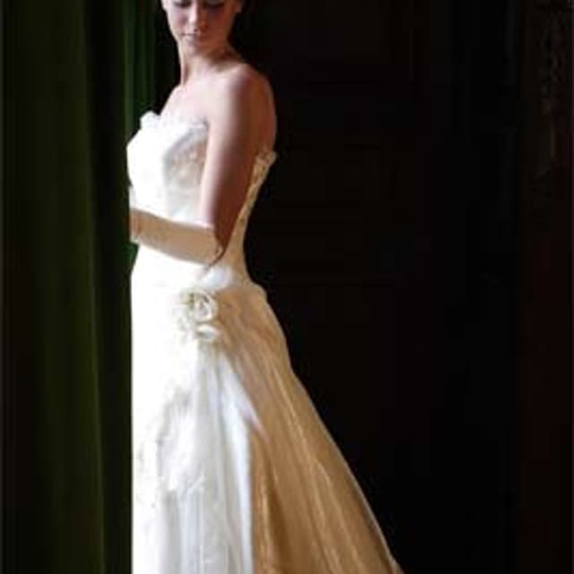 L'Eleganza in Bianco - Abiti da Sposa e Sposo - Immagine 2