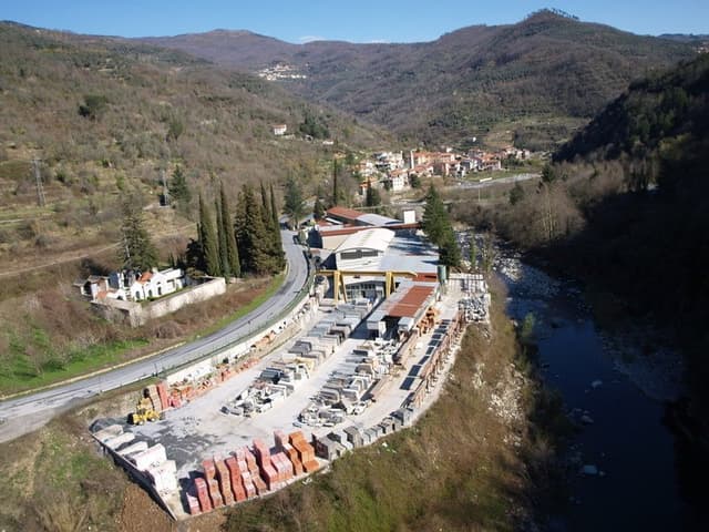 Ausonio Serramenti Marmi Edilizia Piastrelle - Showroom & Uffici - Immagine 1