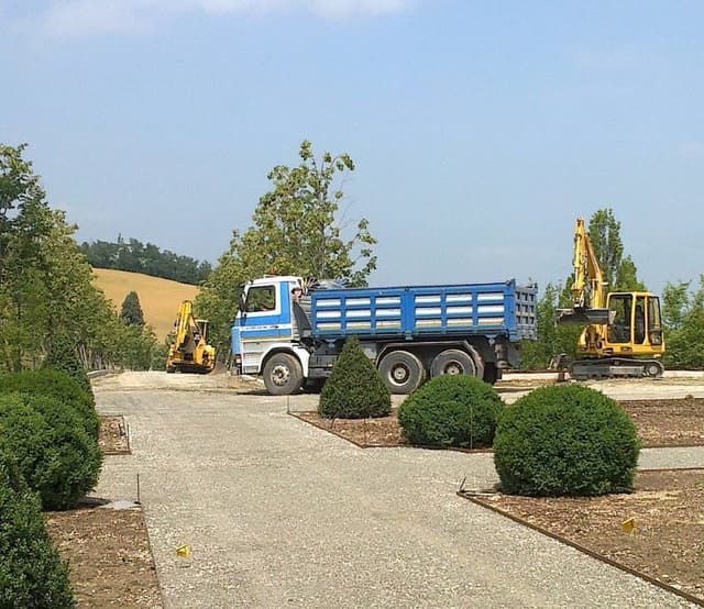 Botti Emanuele - Movimento Terra e Autotrasporti - Immagine 2