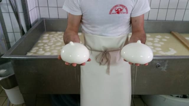 Caseificio La Valle - Mozzarella di Bufala - Immagine 1