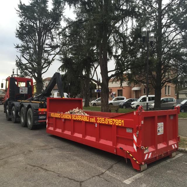 Corazzari Claudio Movimento Terra - Servizio Gru - Noleggio Casse Scarrabili - Immagine 1