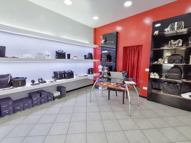 G & G Fashion Pelletteria Calzature Bigiotteria - Immagine 1