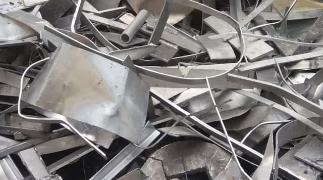 Muccini Lorena Rottami Metallici - Immagine 2