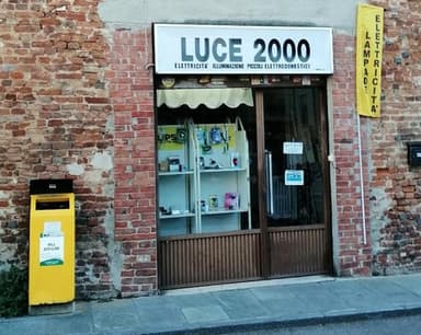 Luce 2000 lampadine materiale elettrico